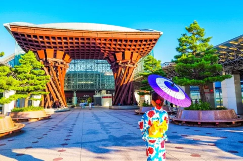 【2026年版】季節で選ぶ金沢デート｜春の兼六園・冬のカニを楽しむ電車派／車派の王道コースとおすすめホテル